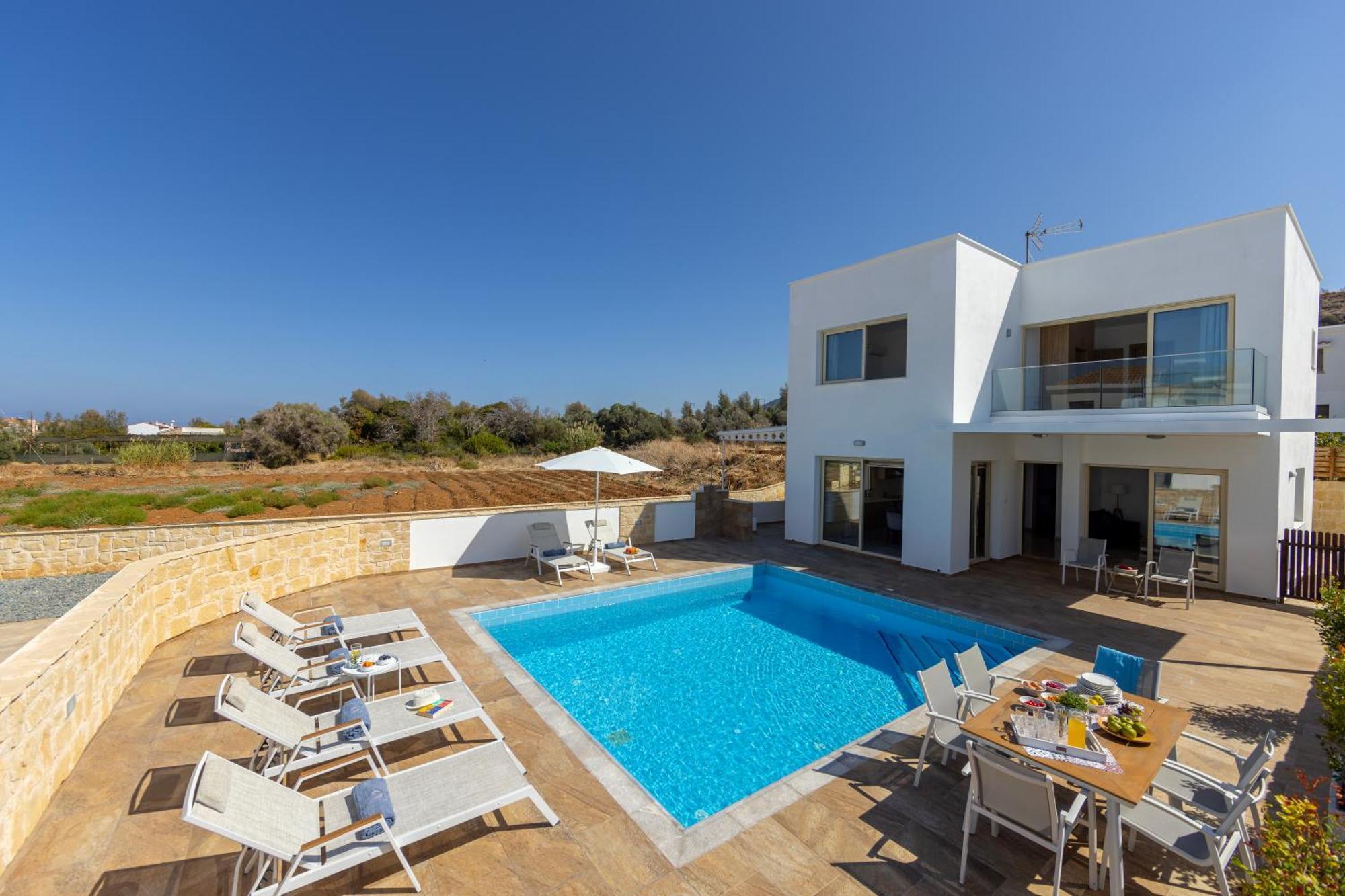 Diana Seaside Villas Pomos Rum bild