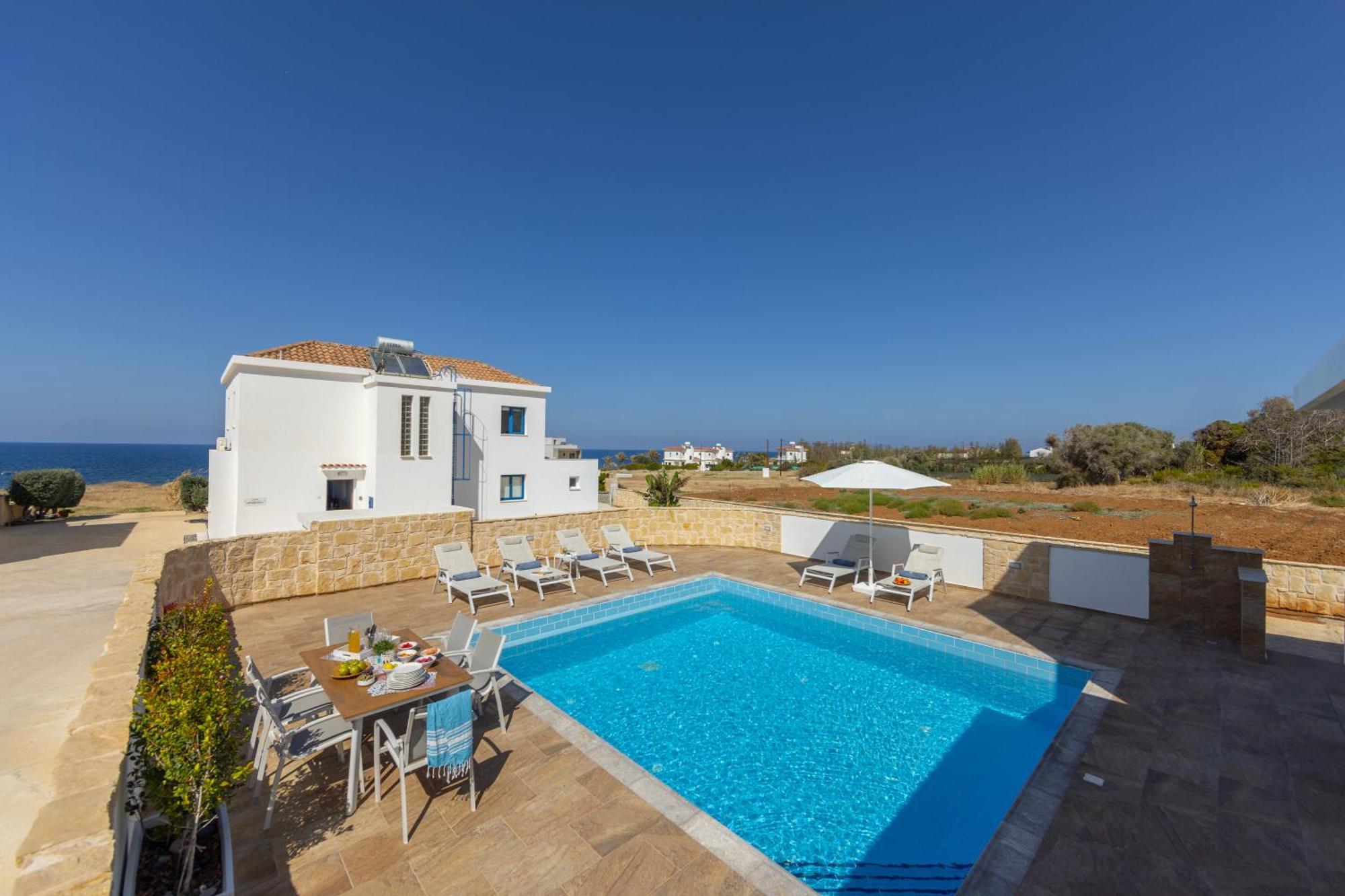 Diana Seaside Villas Pomos Rum bild